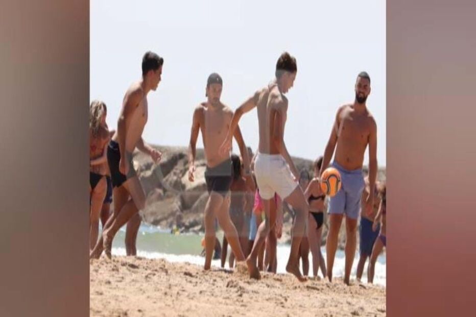 João Félix de férias na Costa de Caparica
