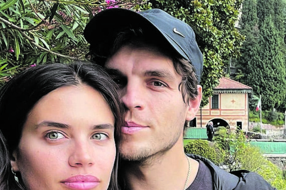 Sara Sampaio namorou um ano e meio com Zac Frognowski