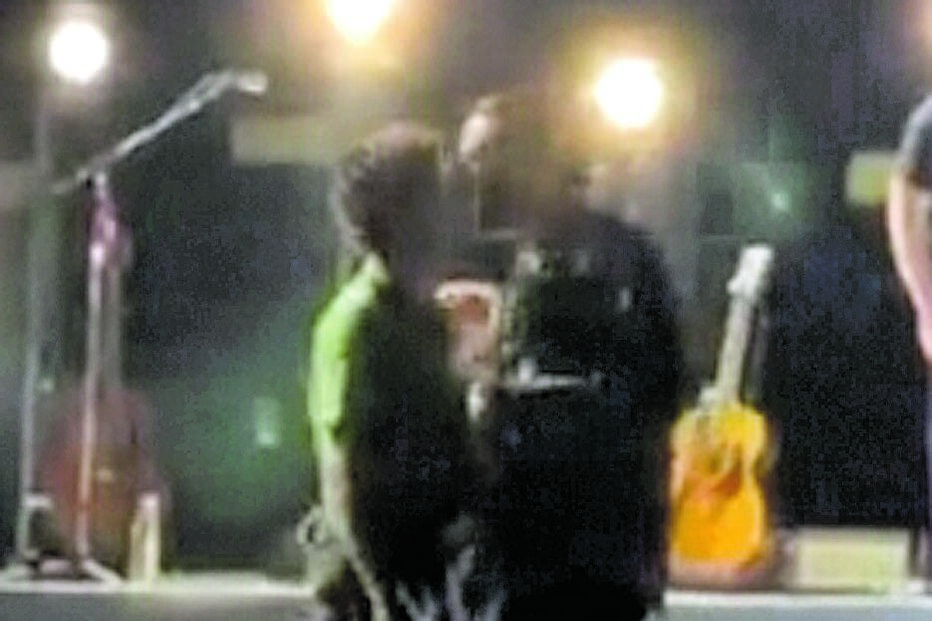 Beijo gay da banda britânica The 1975