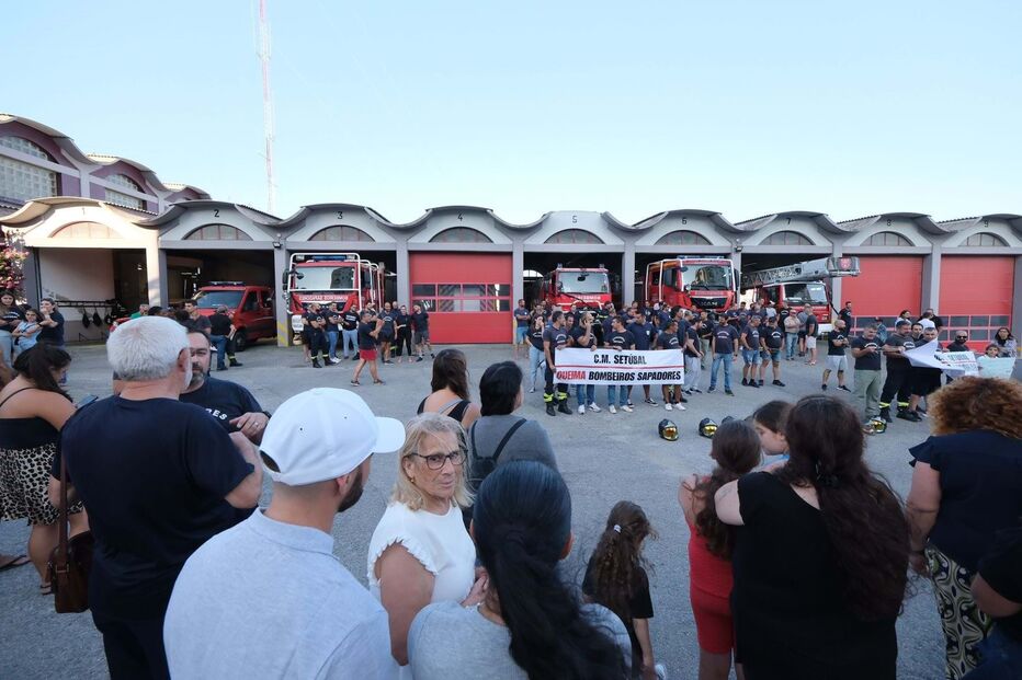 Vigília de apio aos Bombeiros Sapadores de Setúbal
