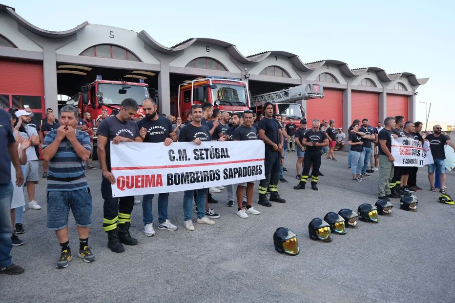 Vigília de apio aos Bombeiros Sapadores de Setúbal