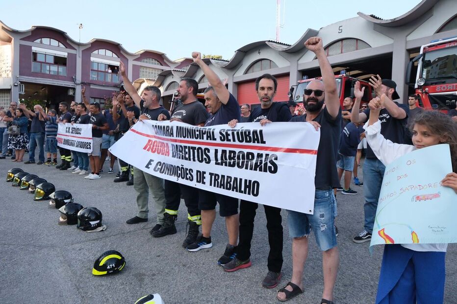Vigília de apio aos Bombeiros Sapadores de Setúbal