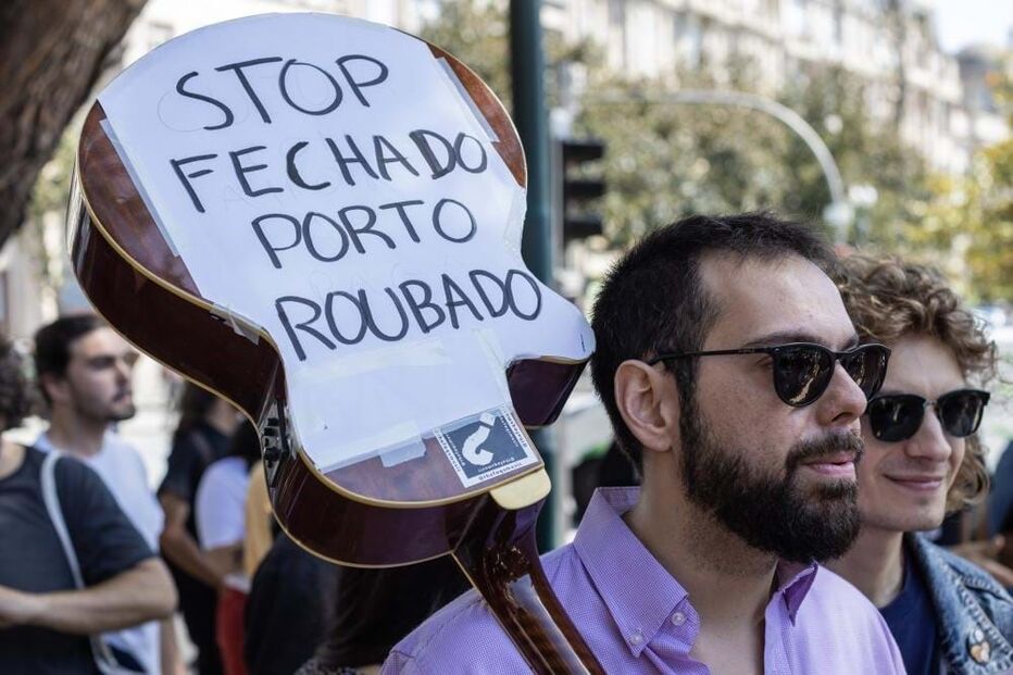 Músicos tinham salas de ensaios e estúdios no Centro Comercial Stop