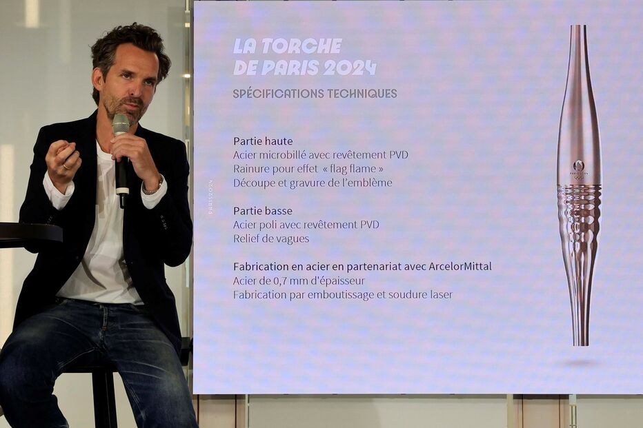 Mathieu Lehanneur na conferência de imprensa de apresentação da tocha olímpica de Paris 2024