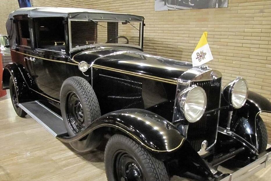 2023-07-25_12_46_38 1930 # graham paige 837 (museu do vaticano).jpg