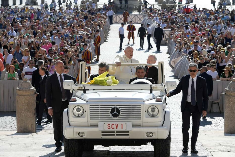 Papa Francisco no papamóvel
