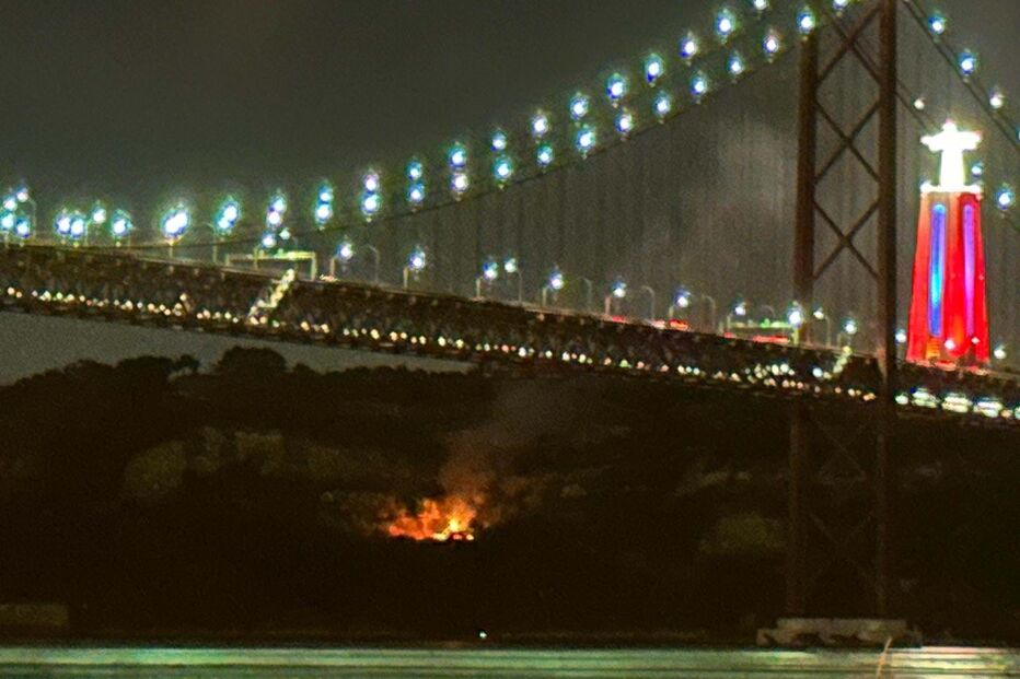 Incêndio perto do Cristo Rei