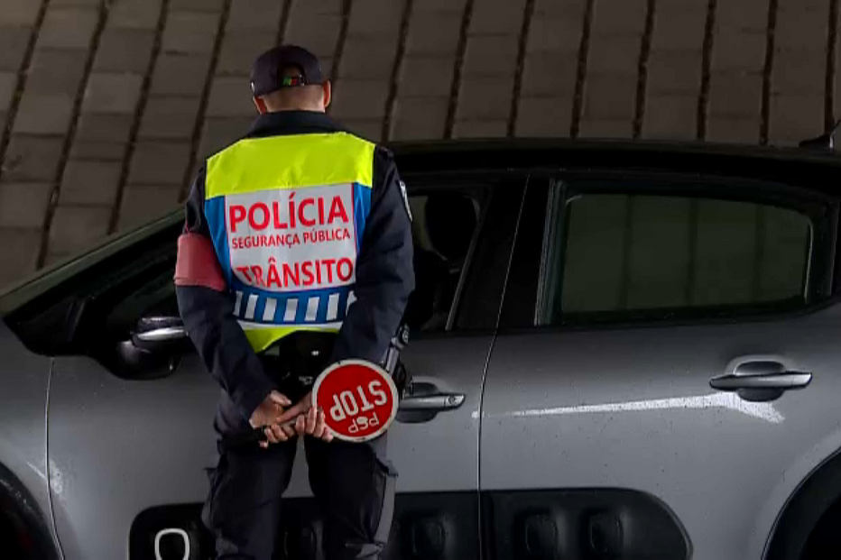 Agente da PSP usa nome de mortos para safar amigo de multas