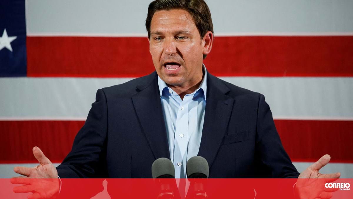 Ron DeSantis abandona corrida à Casa Branca e mostra apoio a Trump