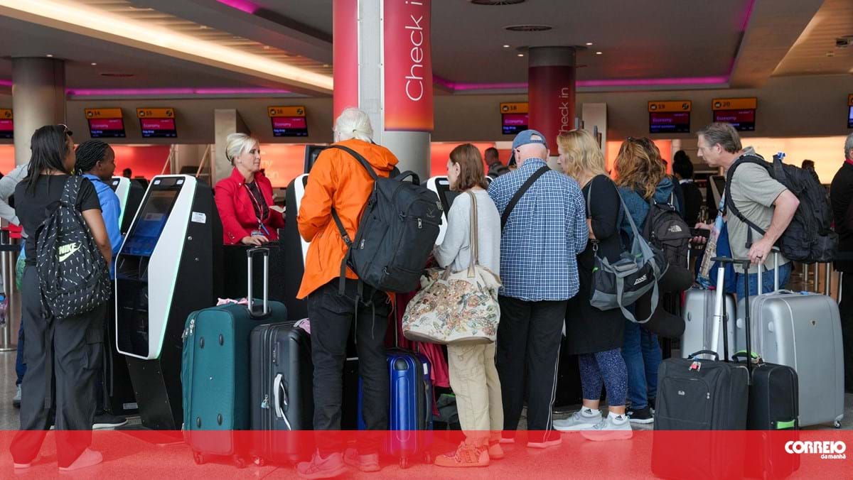 Technical fault causes 'very significant' delays to flights from UK – World