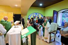 Familiares de peregrina francesa presentes em missa na Nunciatura Apostólica