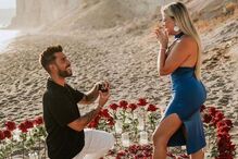 Léo Caeiro pede namorada em casamento em praia de Santorini