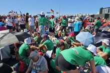Peregrinos impedidos de entrar no Campo da Graça
