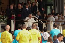 Papa Francisco despede-se dos peregrinos no Santuário de Fátima