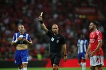 Luís Godinho foi várias vezes ao bolso na primeira parte. No total mostrou sete amarelos