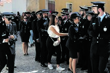 Familiares, amigos, populares e polícias despediram-se da agente falecida