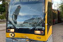 Colisão entre dois elétricos