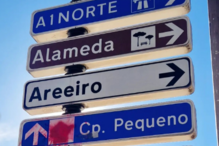 Bordalo II pinta de vermelho sinalética com representação das touradas