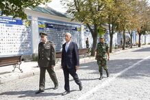 Marcelo visita muro da memória dos defensore caídos pela Ucrânia 