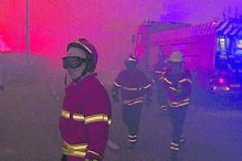 As chamas rodearam as habitações