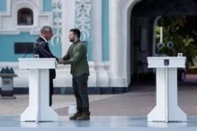 Marcelo Rebelo de Sousa e Volodymyr Zelensky na celebração do Dia da Independência da Ucrânia