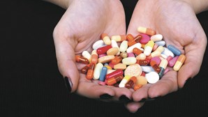 Substâncias sintéticas mais potentes e novas drogas e consumos preocupam Europa