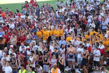 Jovens participantes na JMJ durante a Missa de Envio em Faro
