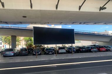 Cartaz contra abusos sexuais na Igreja retirado por ser ilegal