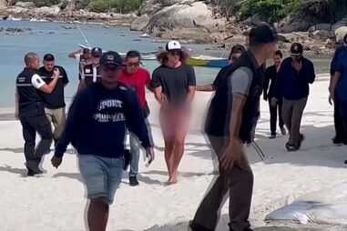 Vídeo mostra Daniel Sancho a acompanhar a polícia tailandesa ao local onde terá atirado partes do corpo de cirurgião