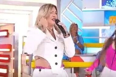 Maria Leal canta o êxito "O Verão é nosso" no 'Manhã CM'