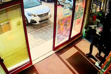 Homem encapuzado assalta farmácia em Oliveira de Azeméis