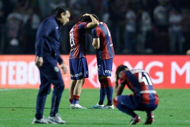 Jogadores do San Lorenzo após derrota contra o São Paulo em jogo a contar para a Taça Sul-Americana