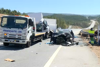 Boris Johnson resiste e recusa demitir-se