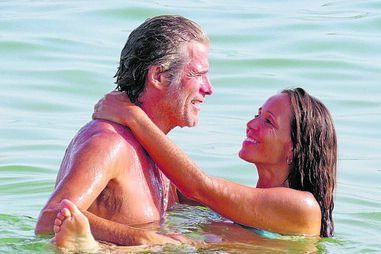 Mico e Raquel em clima de romance