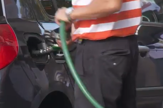 Gasolina sobe para novo máximo e gasóleo desce