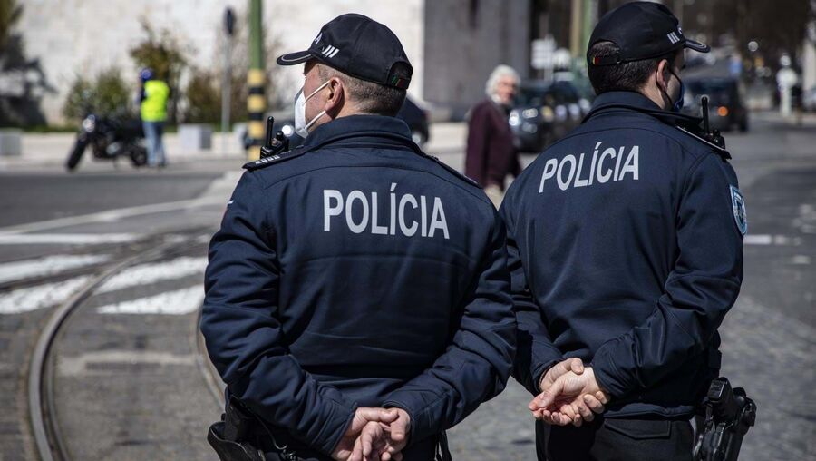 Peregrinas da Coreia denunciam câmaras no duche de colégio católico em Belém
