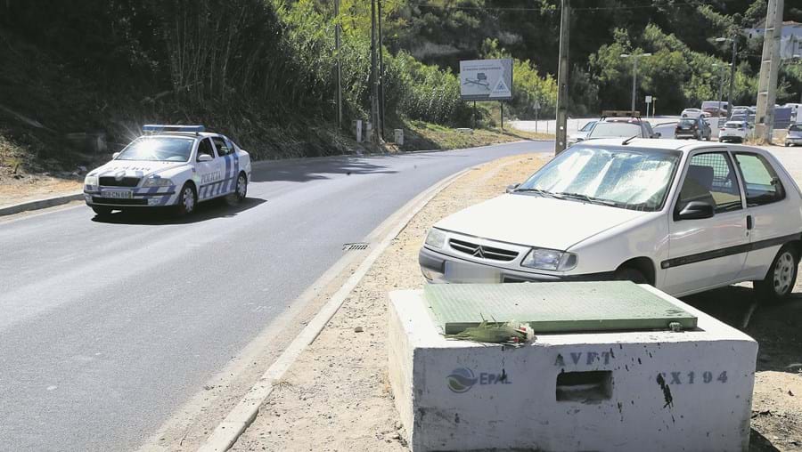 Agente da PSP morre em despiste de carro patrulha em Sacavém