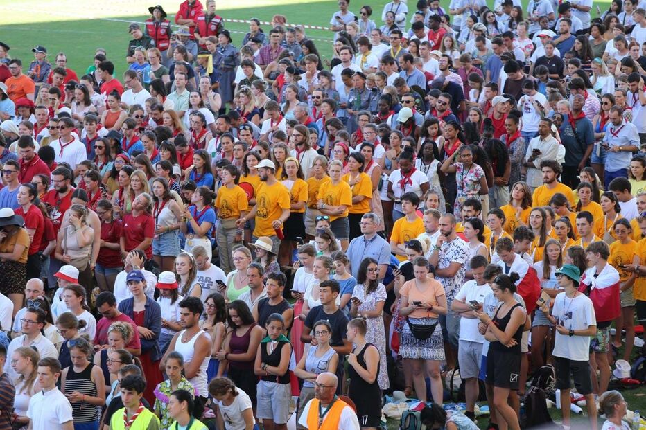 Jovens participantes na JMJ durante a Missa de Envio em Faro