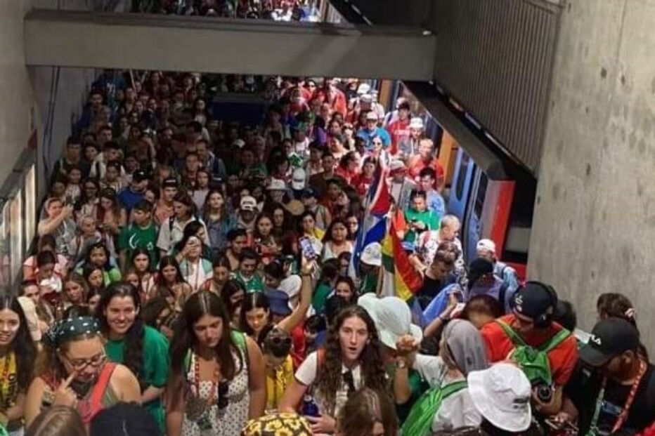 Peregrinos no metro em Lisboa