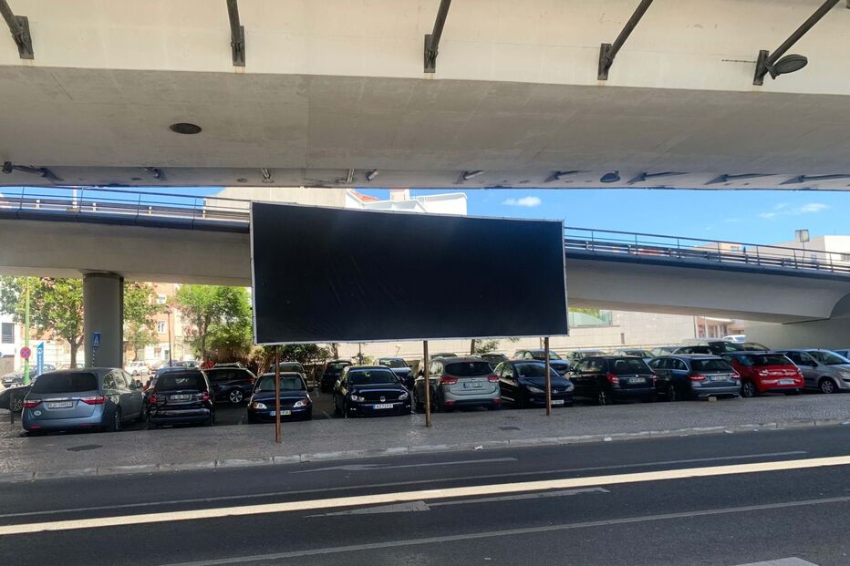 Cartaz contra abusos sexuais na Igreja retirado por ser ilegal