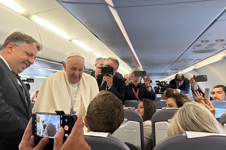 Francisco fotografado no voo Roma-Lisboa