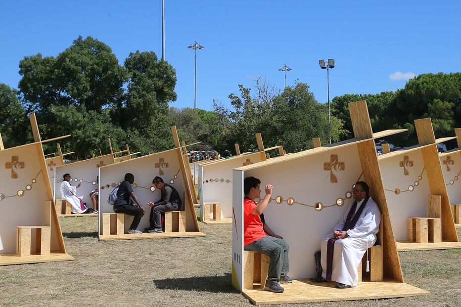 Confessionários no Parque do Perdão