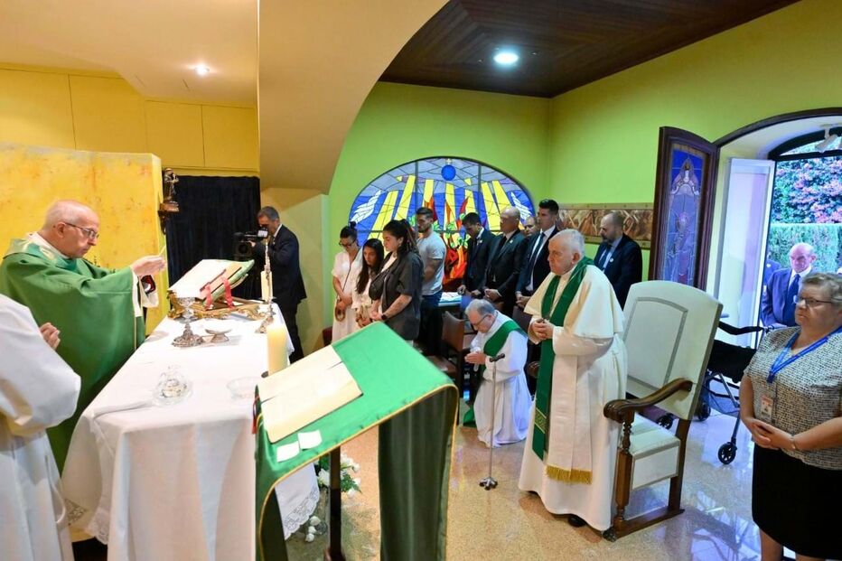 Familiares de peregrina francesa presentes em missa na Nunciatura Apostólica