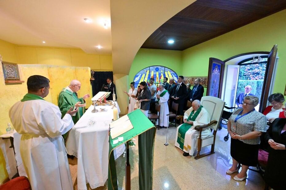 Familiares de peregrina francesa presentes em missa na Nunciatura Apostólica