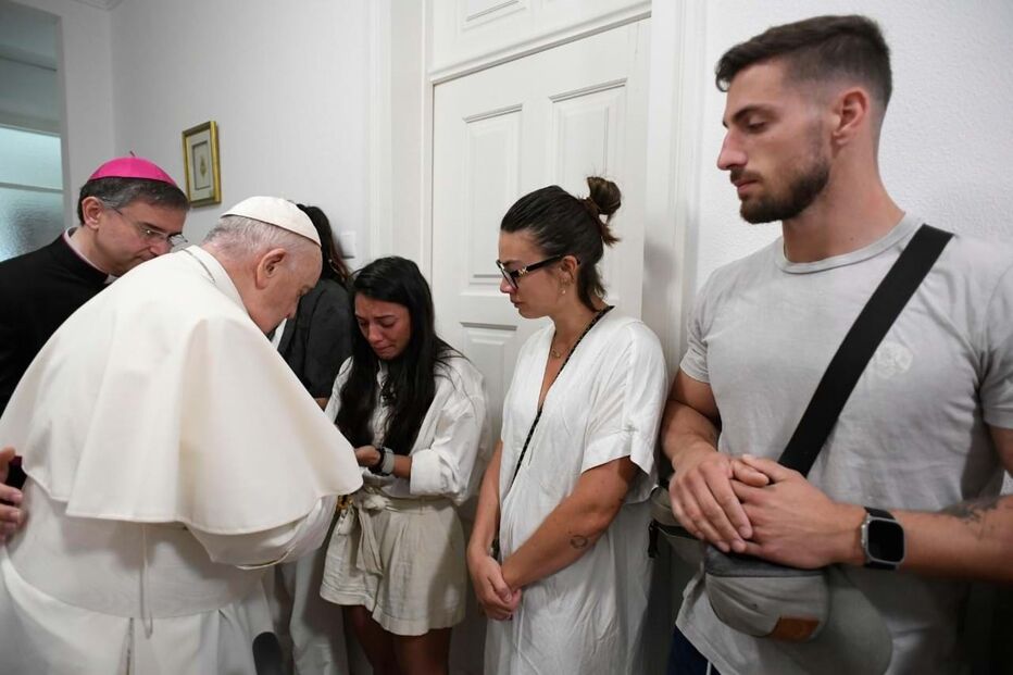 Familiares de peregrina francesa presentes em missa na Nunciatura Apostólica