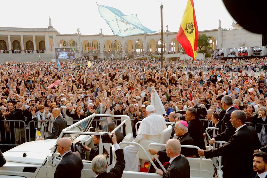 Papa chega ao Santuário de Fátima