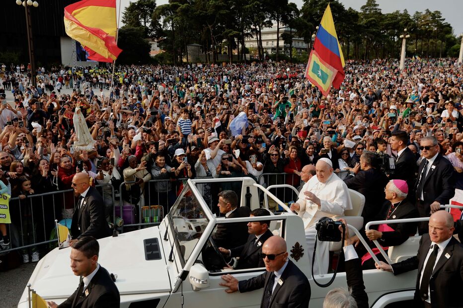 Papa Francisco à chegada da Capelinha das Aparições