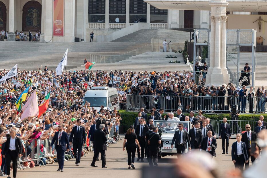 Papa Francisco despede-se dos peregrinos no Santuário de Fátima