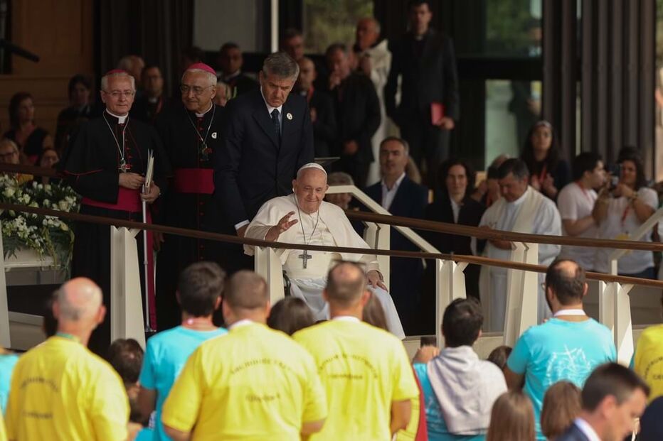 Papa Francisco despede-se dos peregrinos no Santuário de Fátima