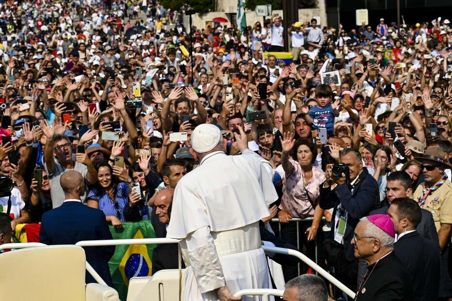 Papa Francisco despede-se dos peregrinos no Santuário de Fátima